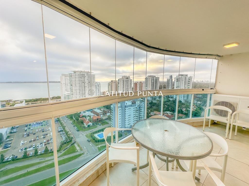 Casino Tower, apartamento en piso alto, 2