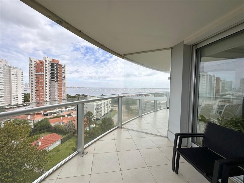 Apartamento de 3 dormitorios en suite en Edificio