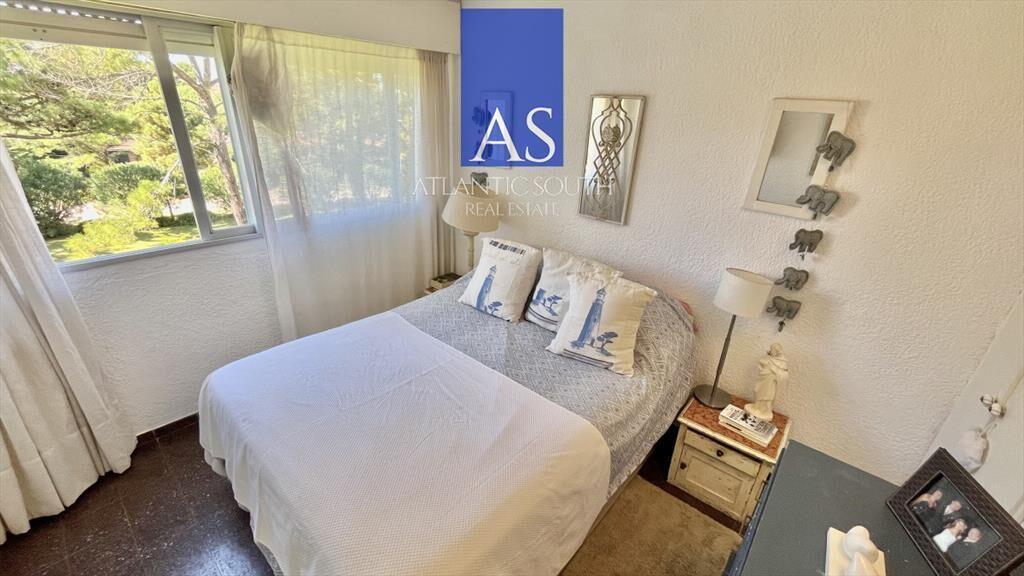 Apartamento de 1 dormitorio con terraza y cochera