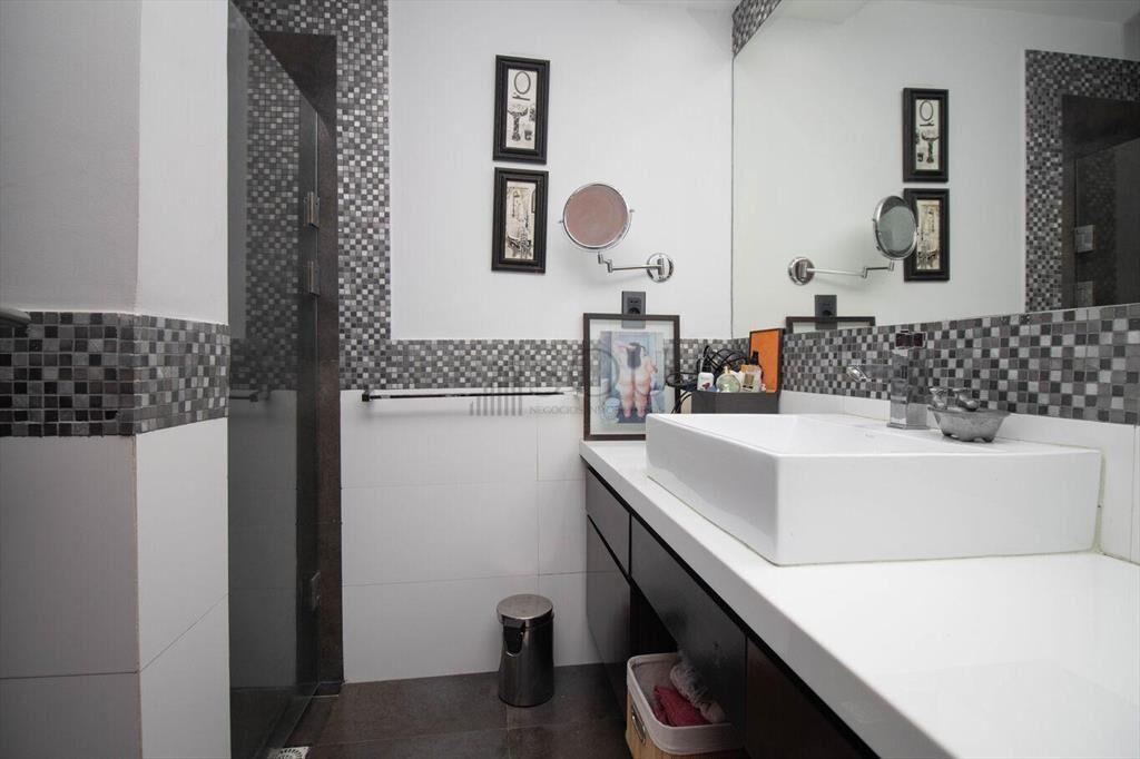 Venta Apartamento de 3 dormitorios, Servicio y Garage en Pu