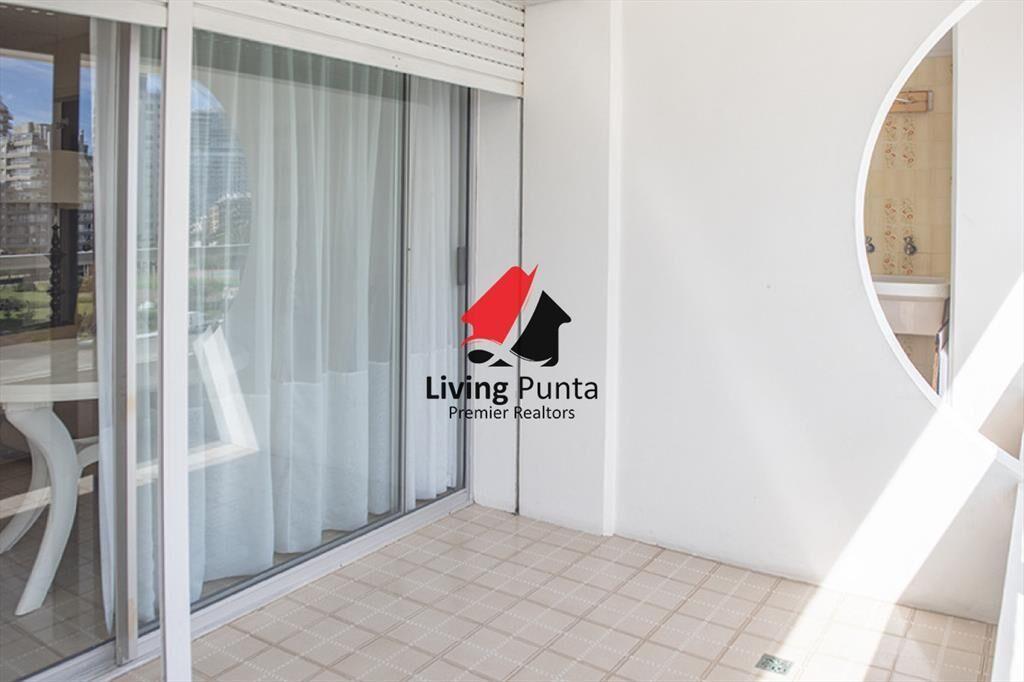 Vende apartamento de 2 dormitorios con vista al ,