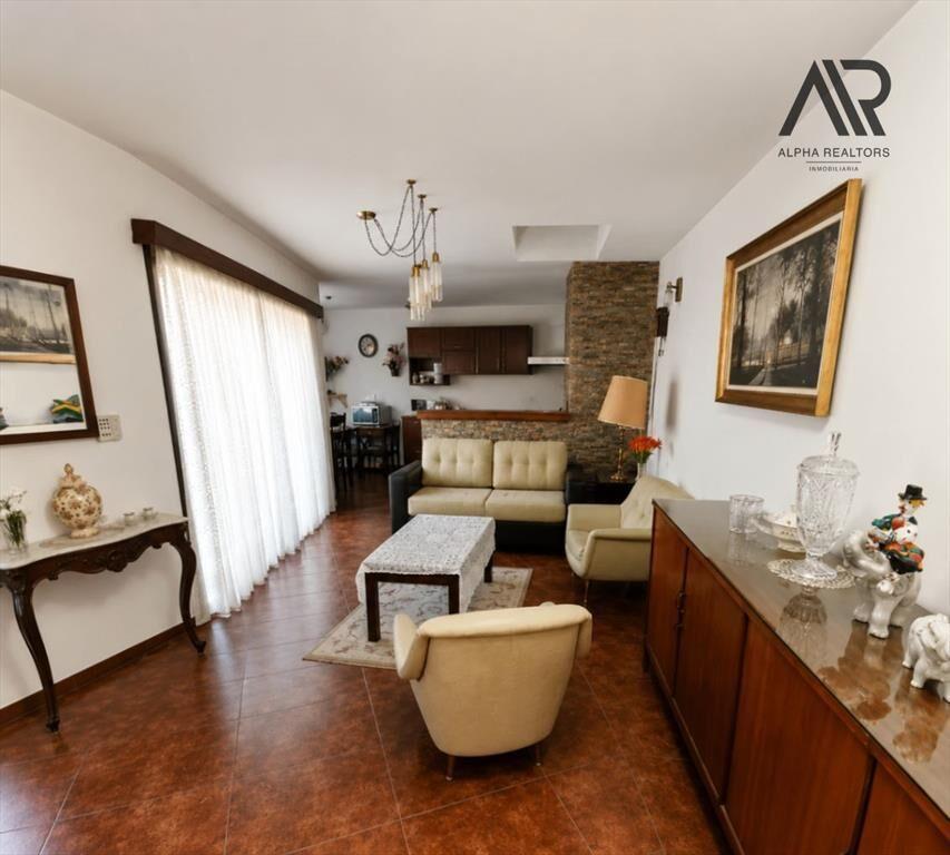 Casa en Venta en Malvín con Cochera, Barbacoa, Apartamen...