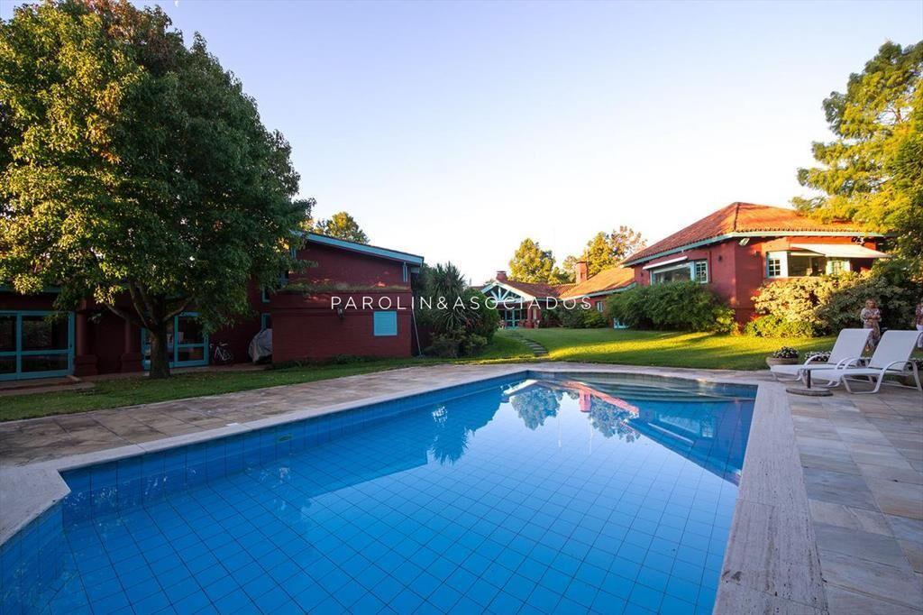 VENTA DE CASA DE 5 DORMITORIOS EN BEVERLY HILLS
