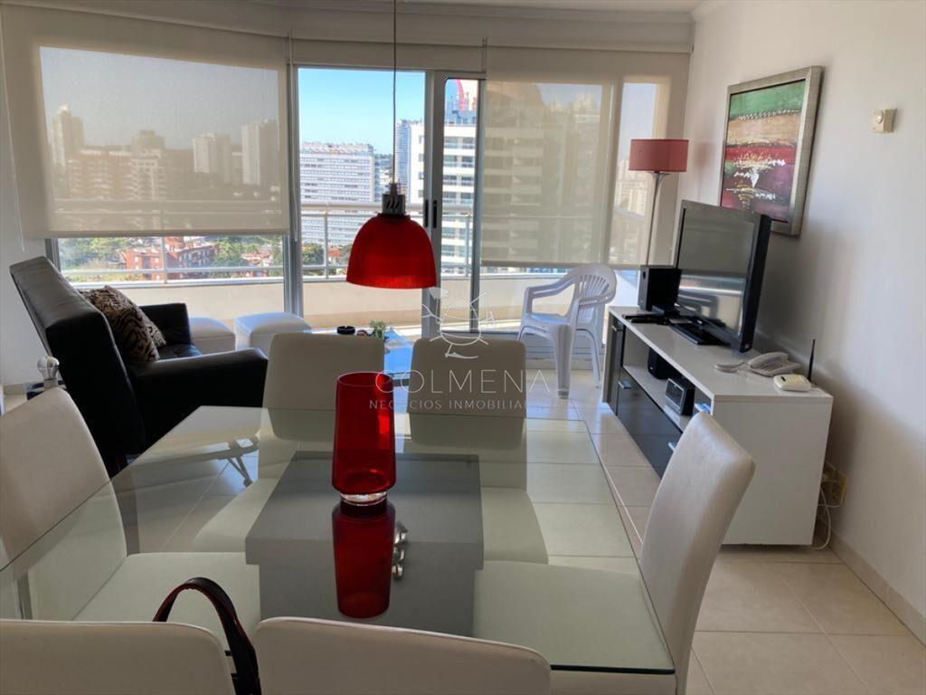Apartamento en alquiler, con parrillero propio en Punta del
