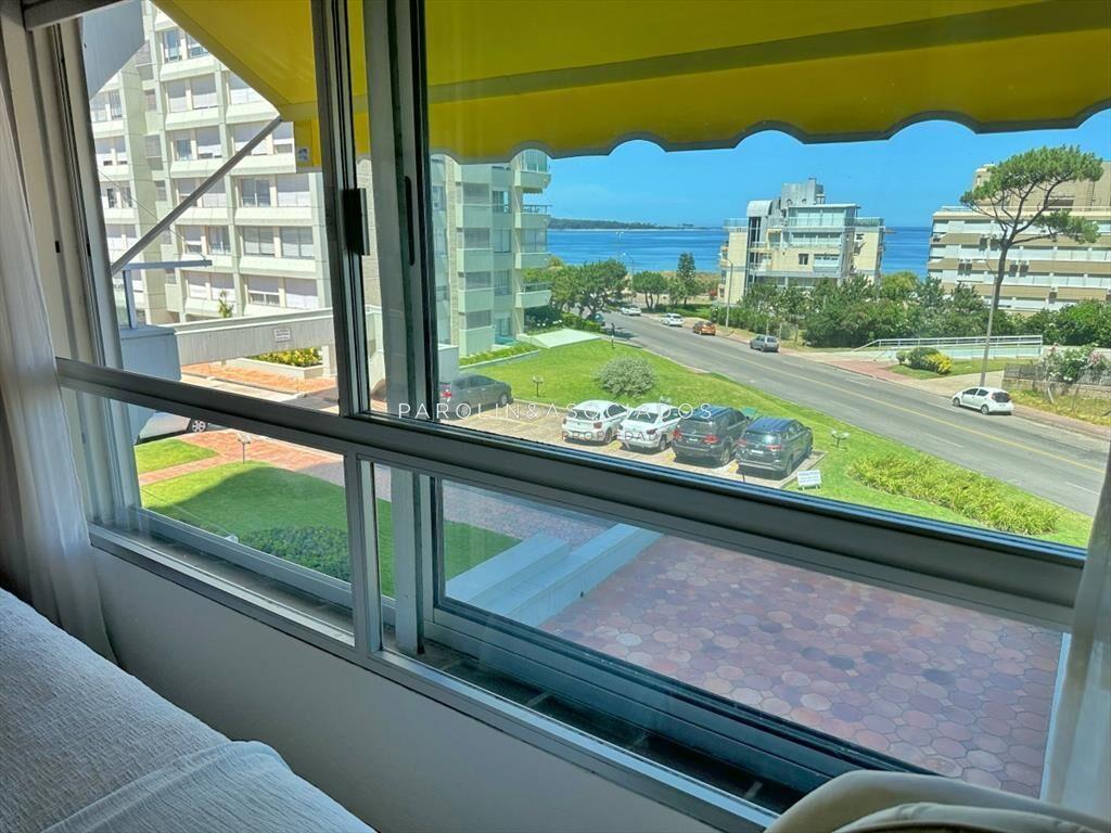 Hermoso apartamento en venta a pasos del mar