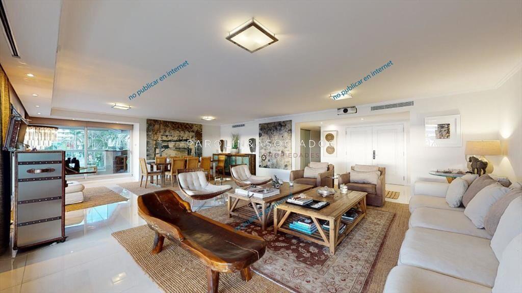 Apartamento en venta de 4 suites en edificio del