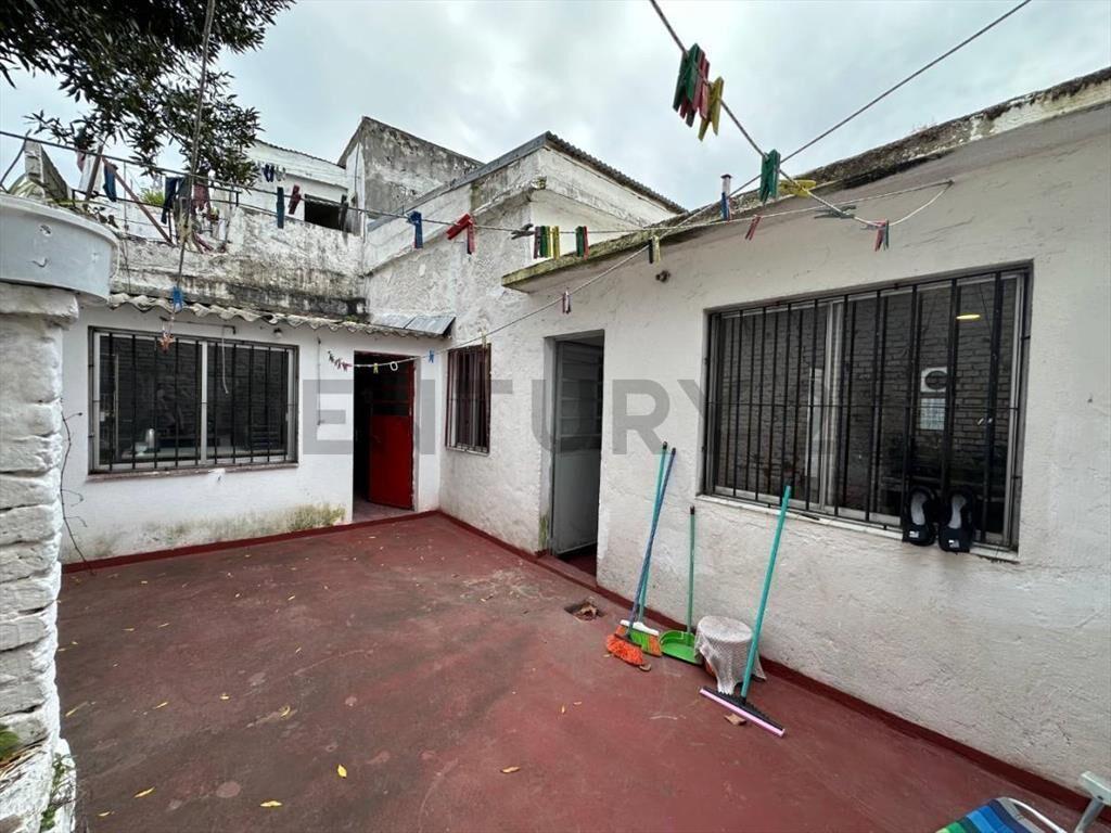 Venta/Casa La Comercial/3-4 dormitorios/1 baño/2 toilete/...