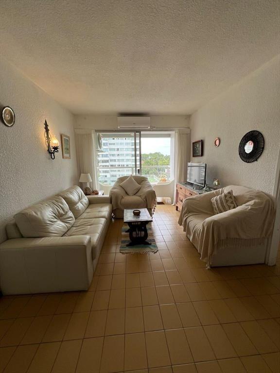 DEPARTAMENTO ALQUILER ANUAL CON BALCON,