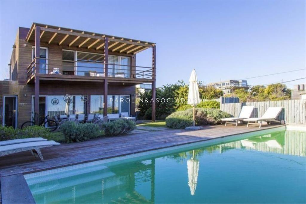 Casa de 3 dormitorios en venta en Manantiales,