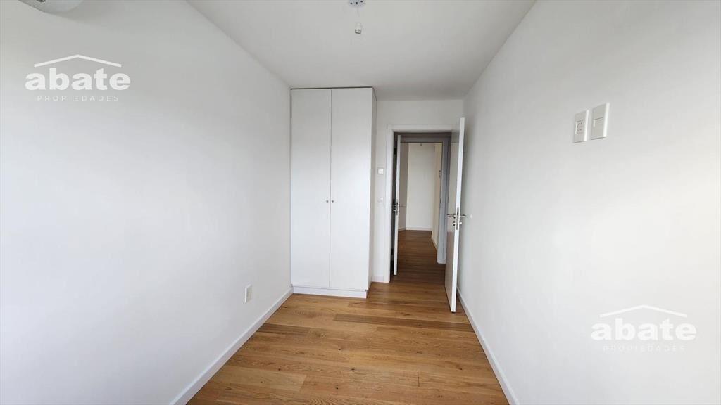 Venta apartamento en Malvín sobre la Rambla, vista al Mar c