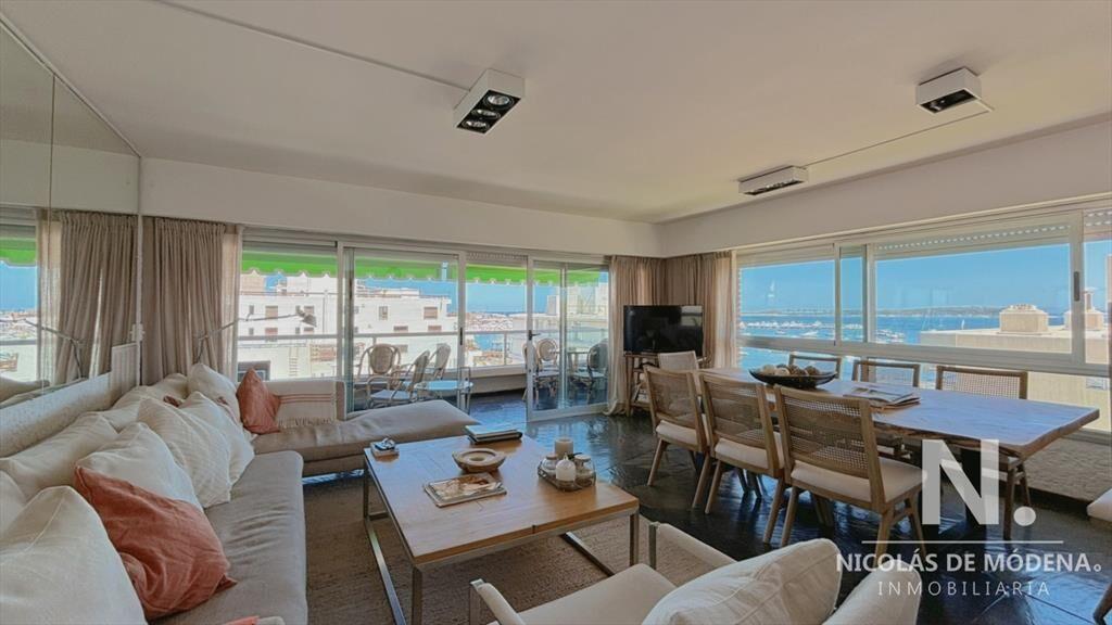 Departamento en venta esquinero con vista al mar