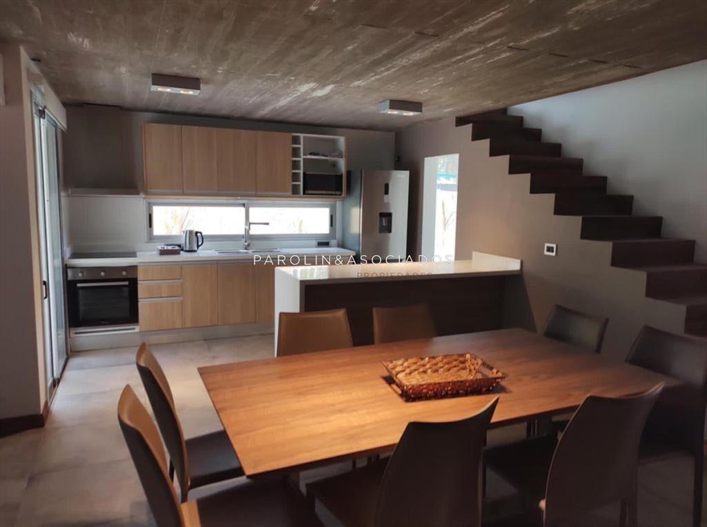 Casa en venta de 4 dormitorios en barrio privado