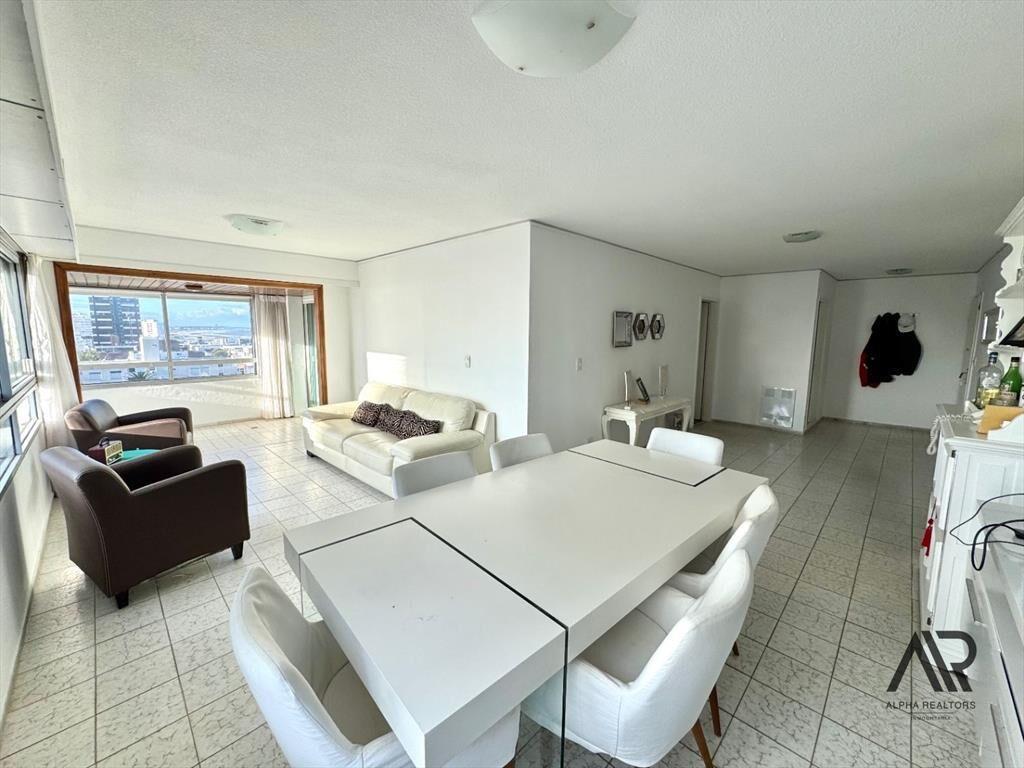 Apartamento en venta de 2 dormitorios c/ cochera en Pení...