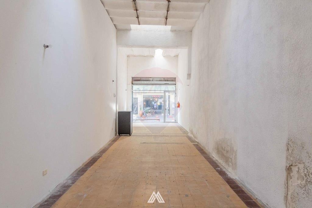 Se venden 3 locales comerciales en Ciudad Vieja.
