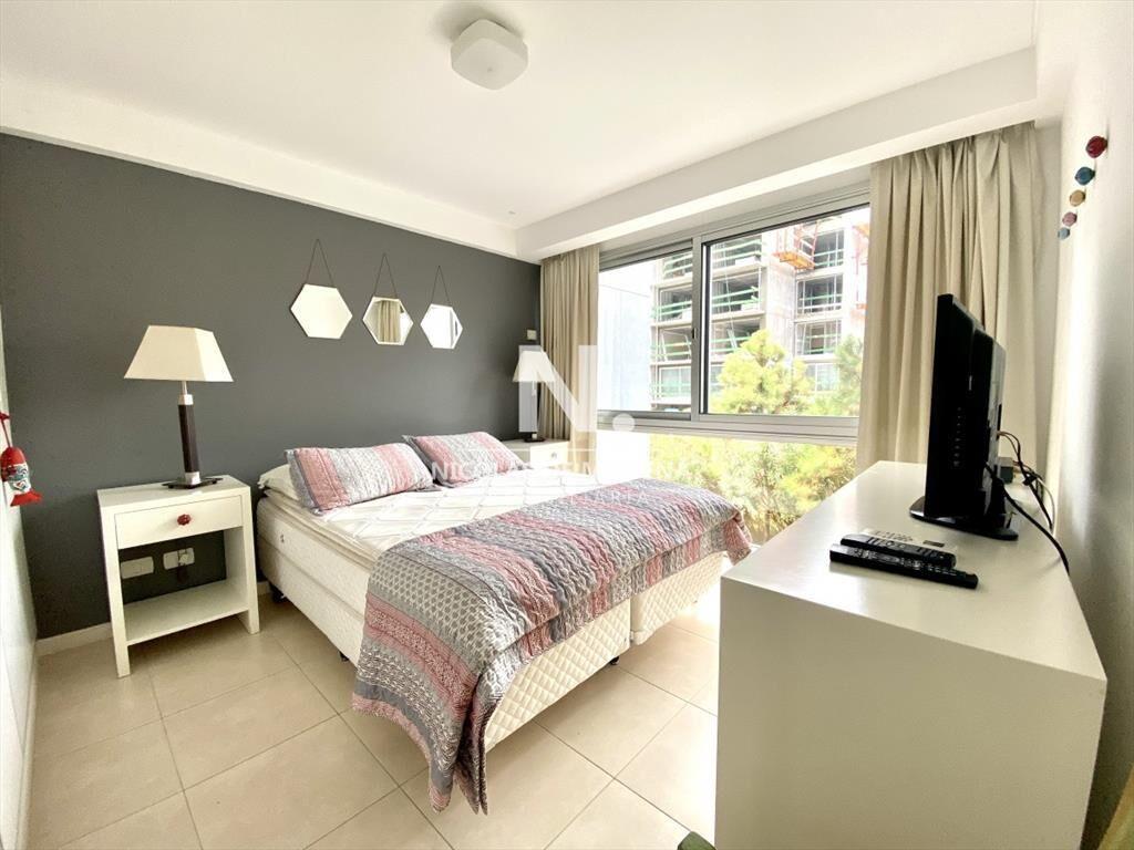 Hermoso apartamento de 3 dormitorios en torre de