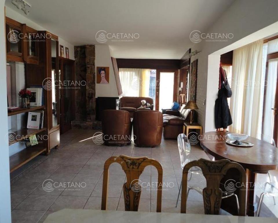Venta y alquiler temporario de gran casa en a una