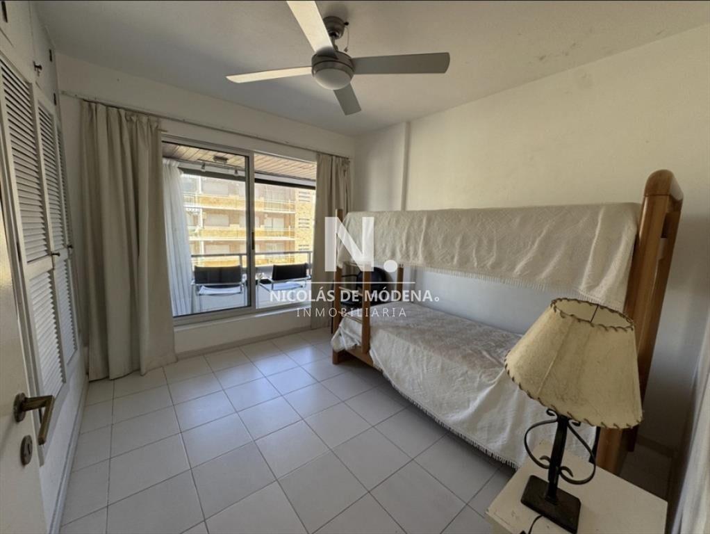 En venta apartamento de 3 dormitorios en Punta