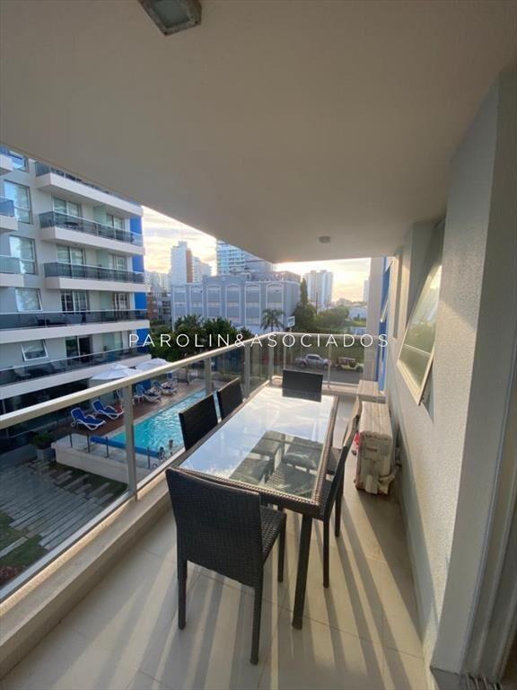Hermoso apartamento de dos dormitorios a dos de