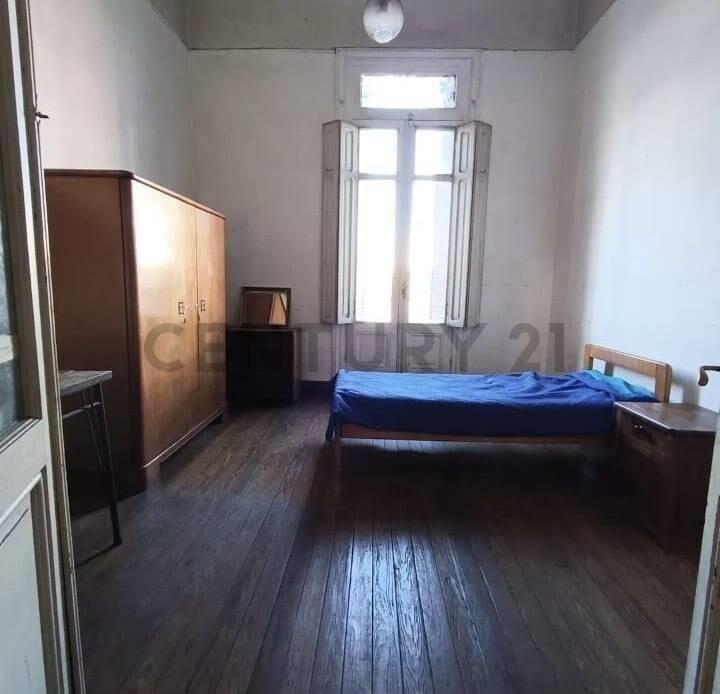 Casa 100m2, 3 dormitorios y altillo, sobre Av en Reducto,...