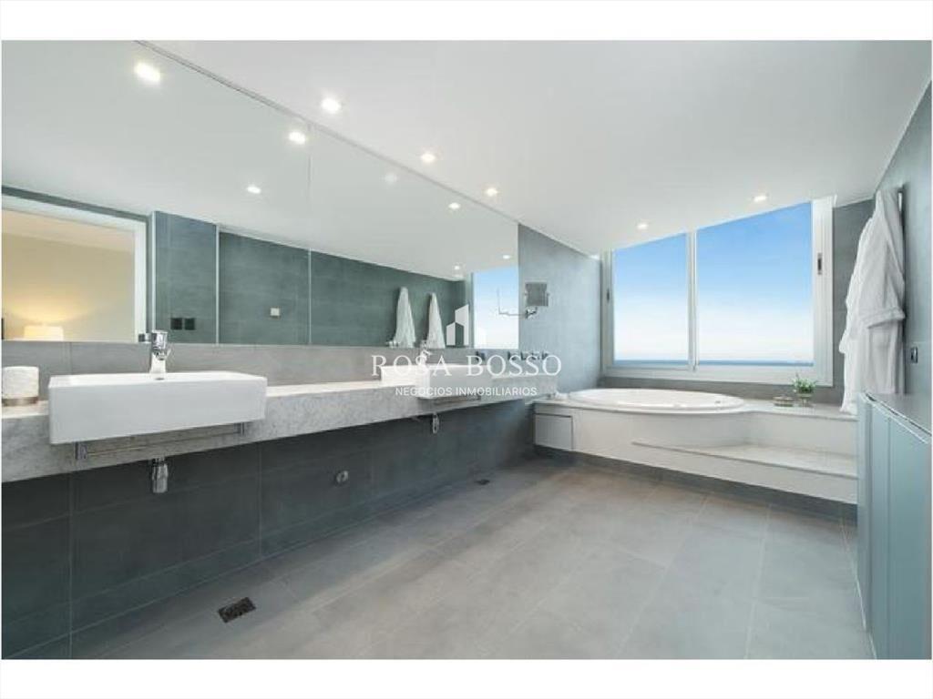 Apartamento en Brava, 4 dormitorios *