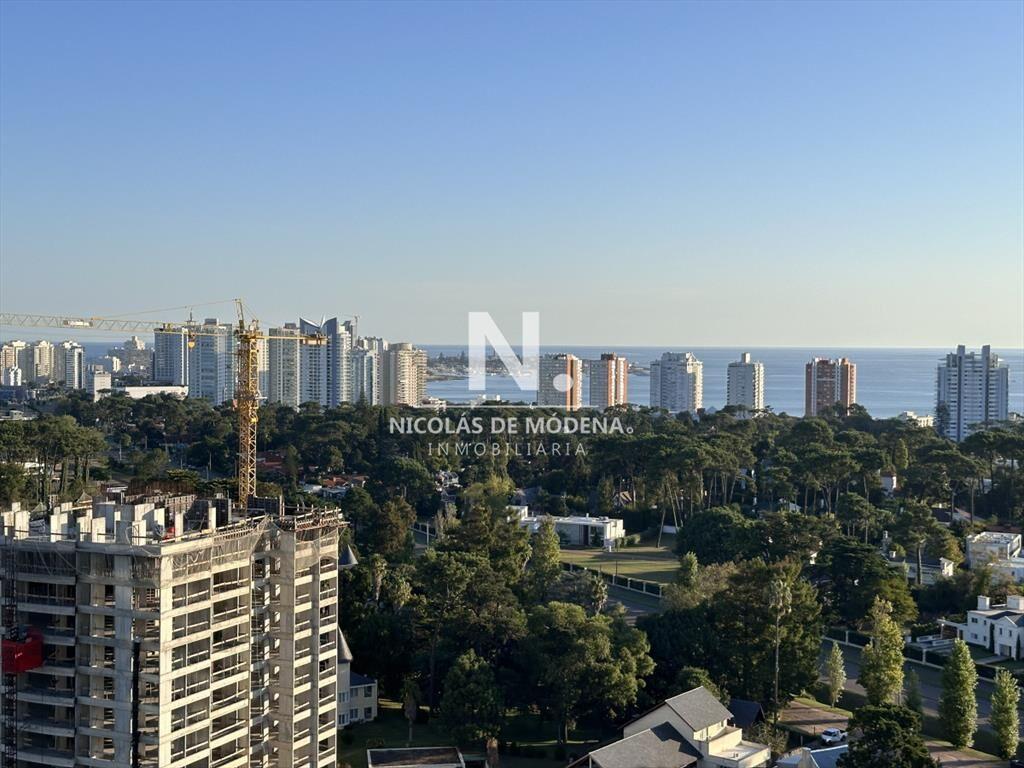 Vende apartamento unificado en Torre Yoo, Punta