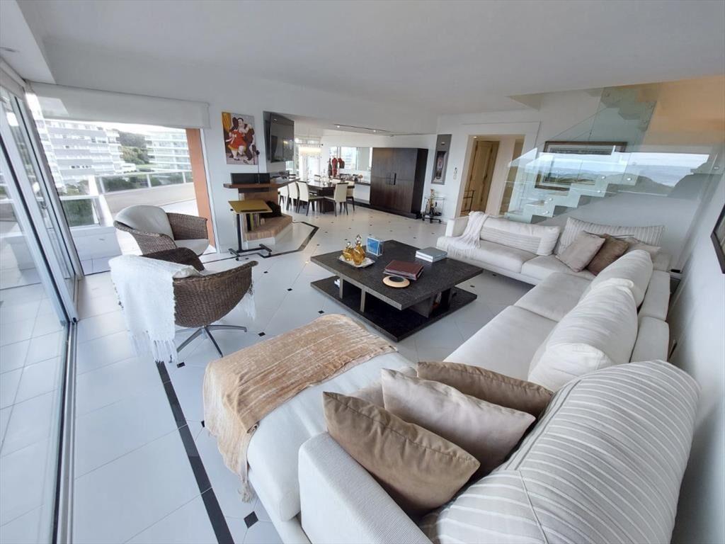 VENTA APARTAMENTO 6 DORMITORIOS - AGUAS AZULES