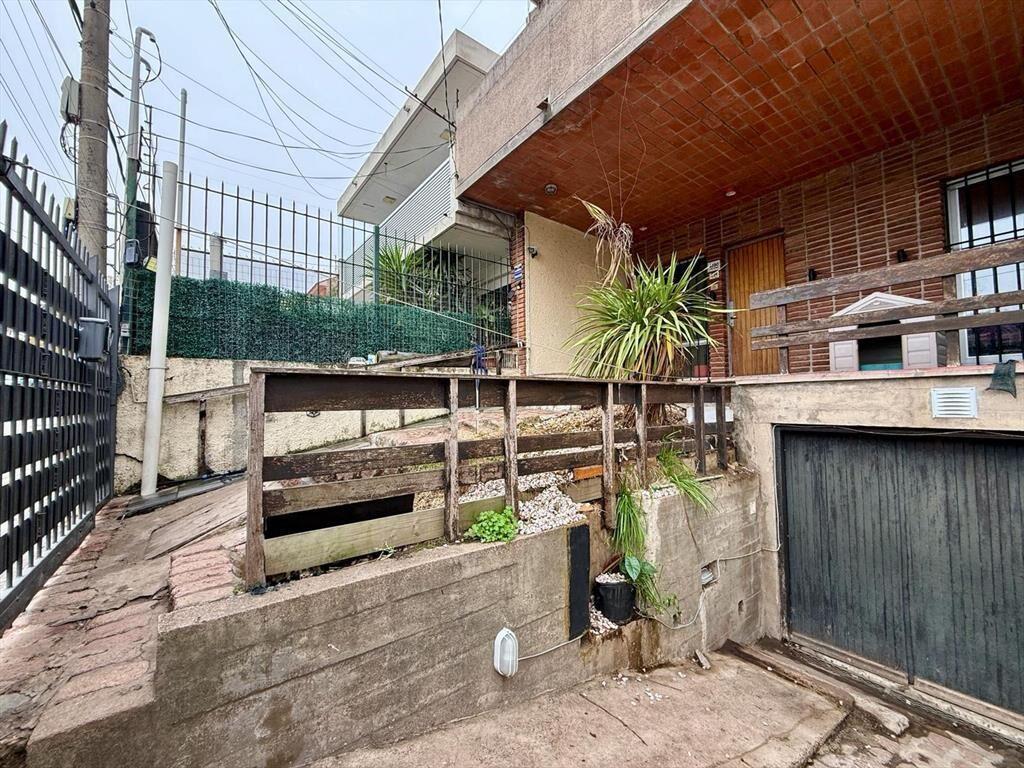 VENTA CASA MALVIN 4 DORM, BALCÓN, PATIO Y BARBACOA