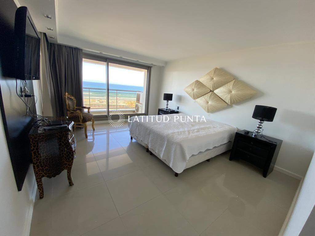 Playa Brava, 3 dormitorios y servicio