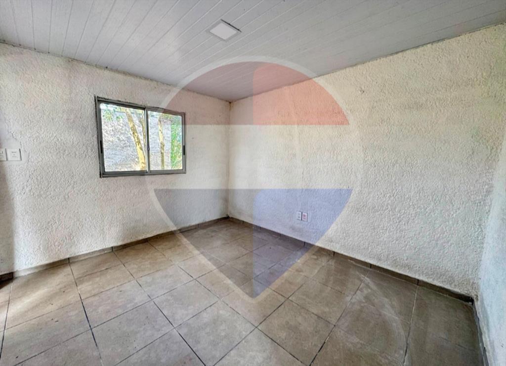Casa con amplio terreno de 995 m2