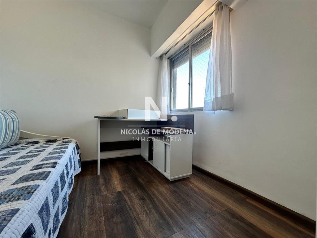 Apartamento de dos dormitorios y dependencia de
