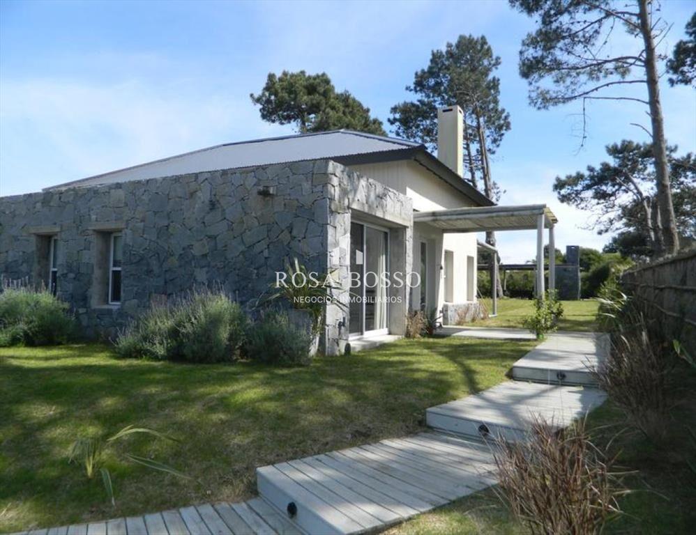 Casa en alquiler con piscina José Ignacio
