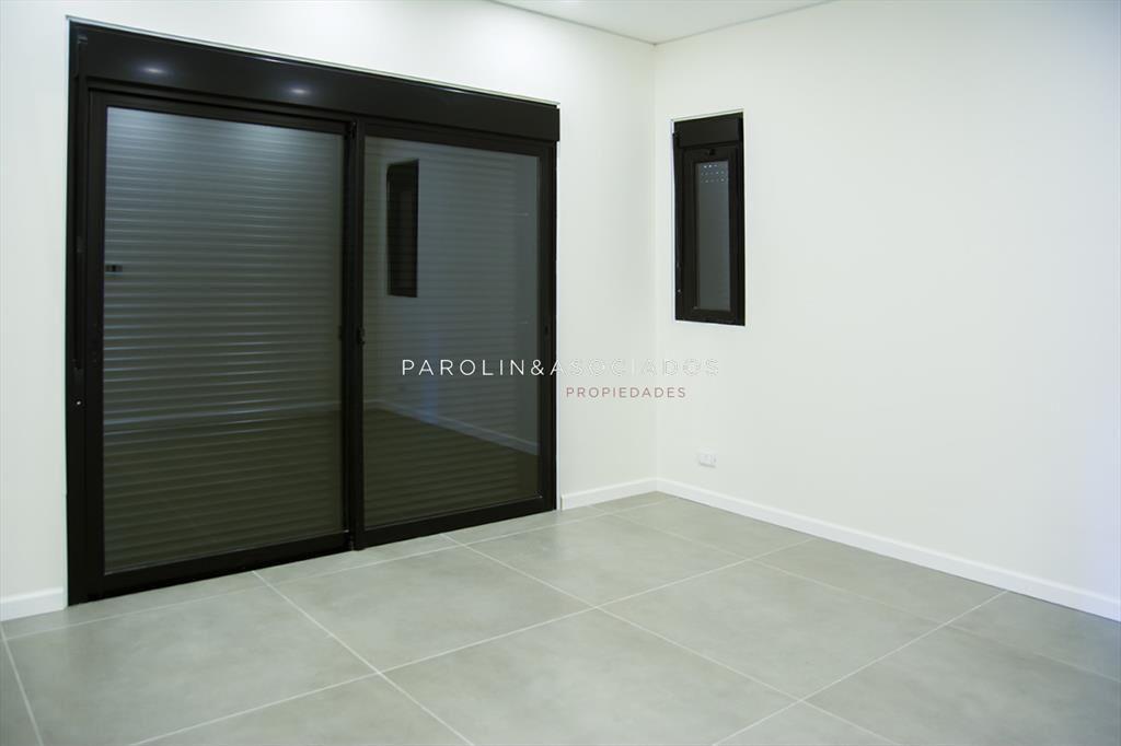 Chalet en venta en el Golf de Punta del Este de 4