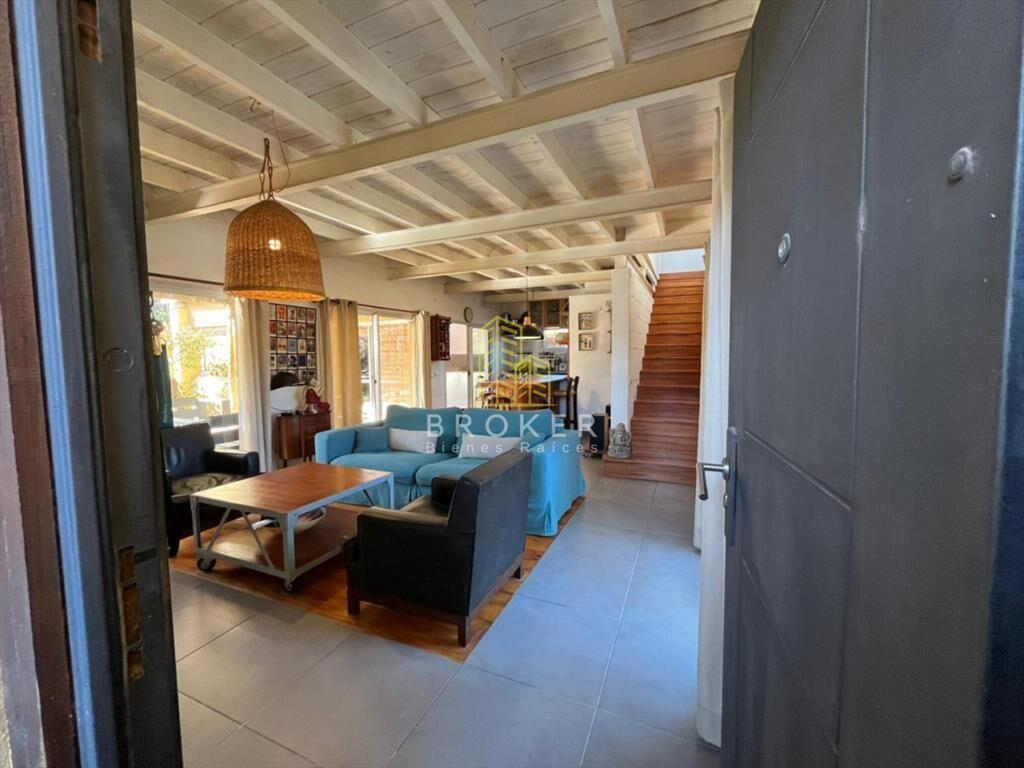 Venta de muy linda casa en manantiales de 2 +