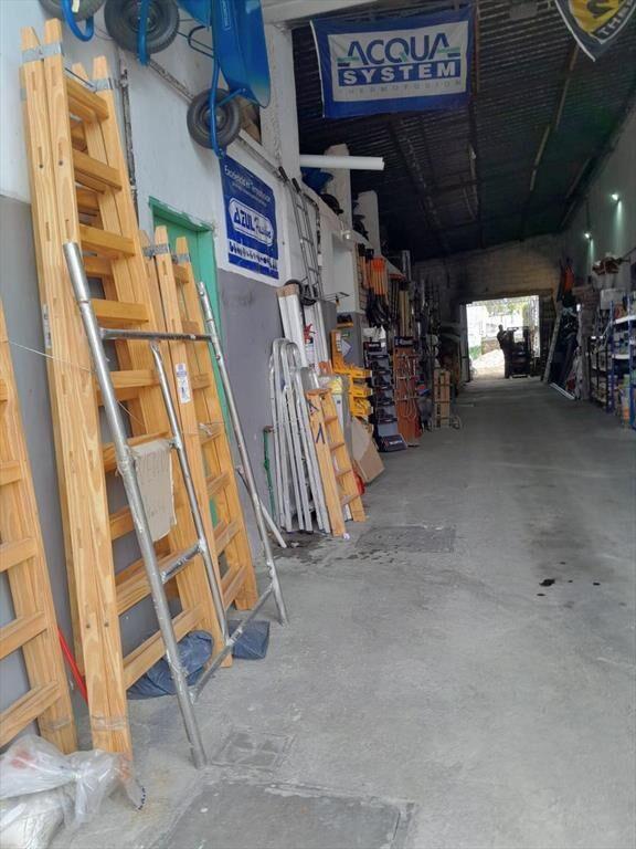Venta  Galpón 420m2 con Renta Aguada