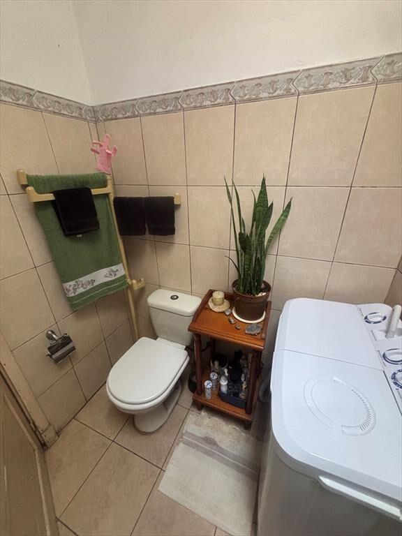 Casa de tres dormit, con gran terreno.