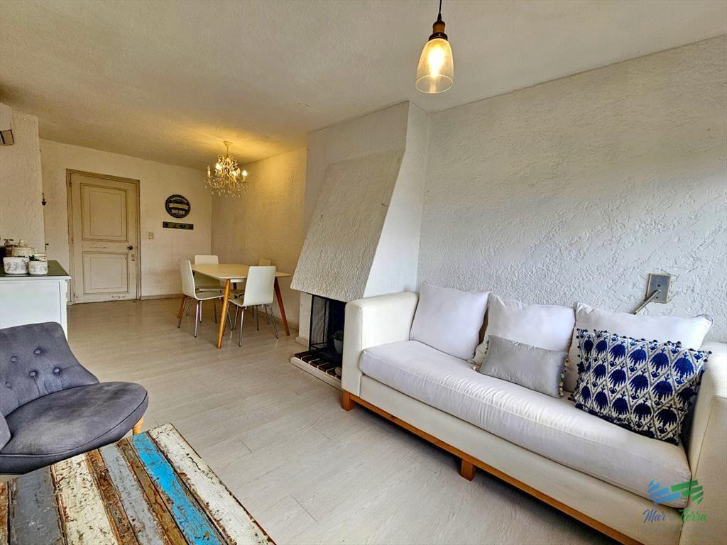 En venta apartamento 2 dormitorios con vista parcial a play