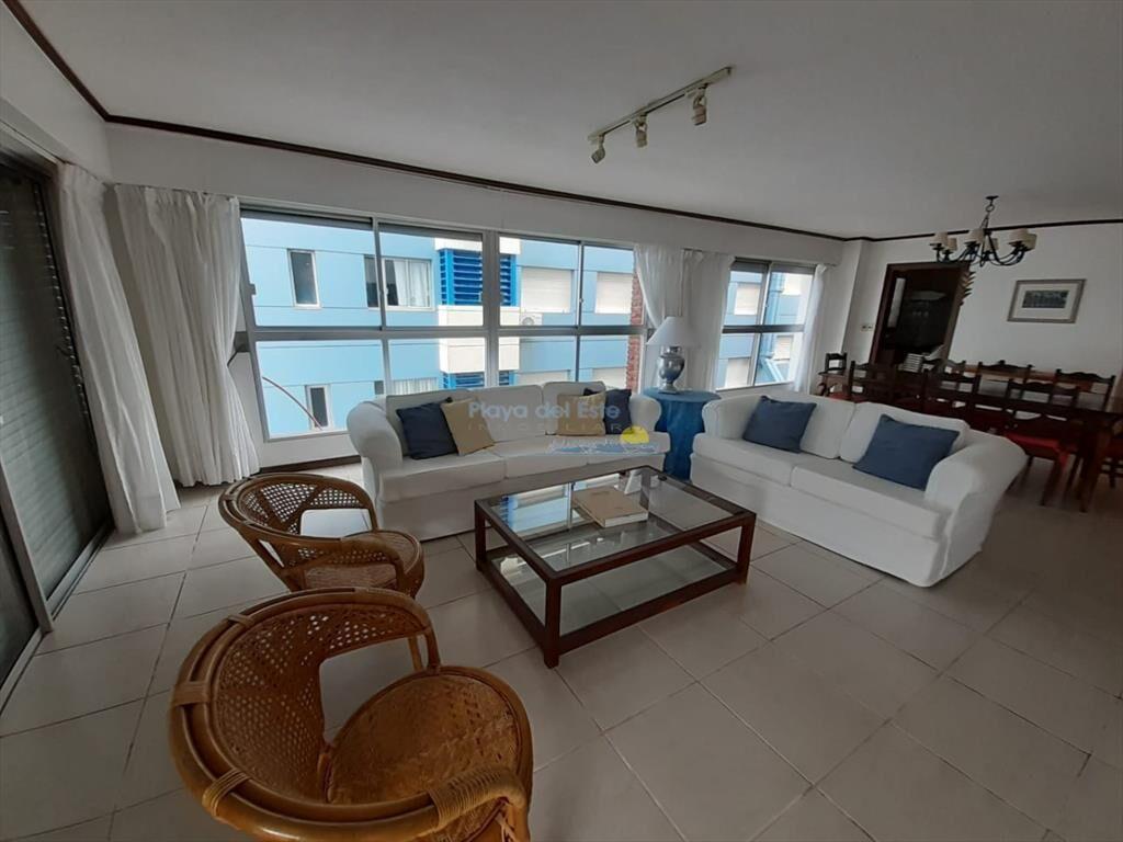 Apartamento en Venta de 3 dormitorios en Punta ,