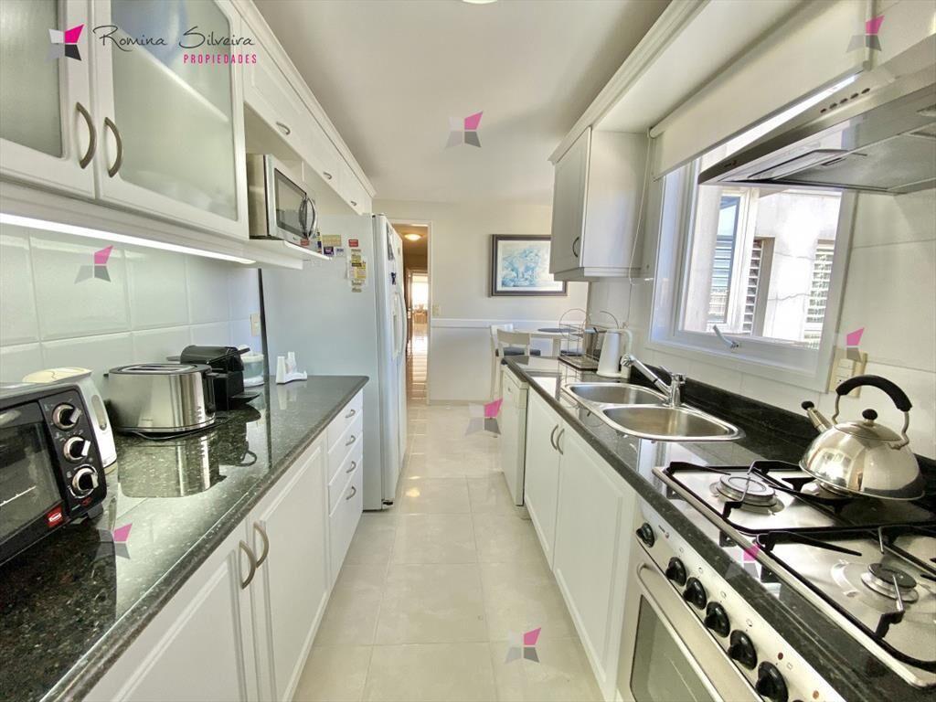 APARTAMENTO DE 3 DORMITORIOS EN ALQUILER - PLAYA