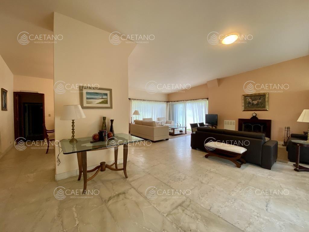 Alquiler casa con terreno de 6600m2 por Pedragosa Sierra, P