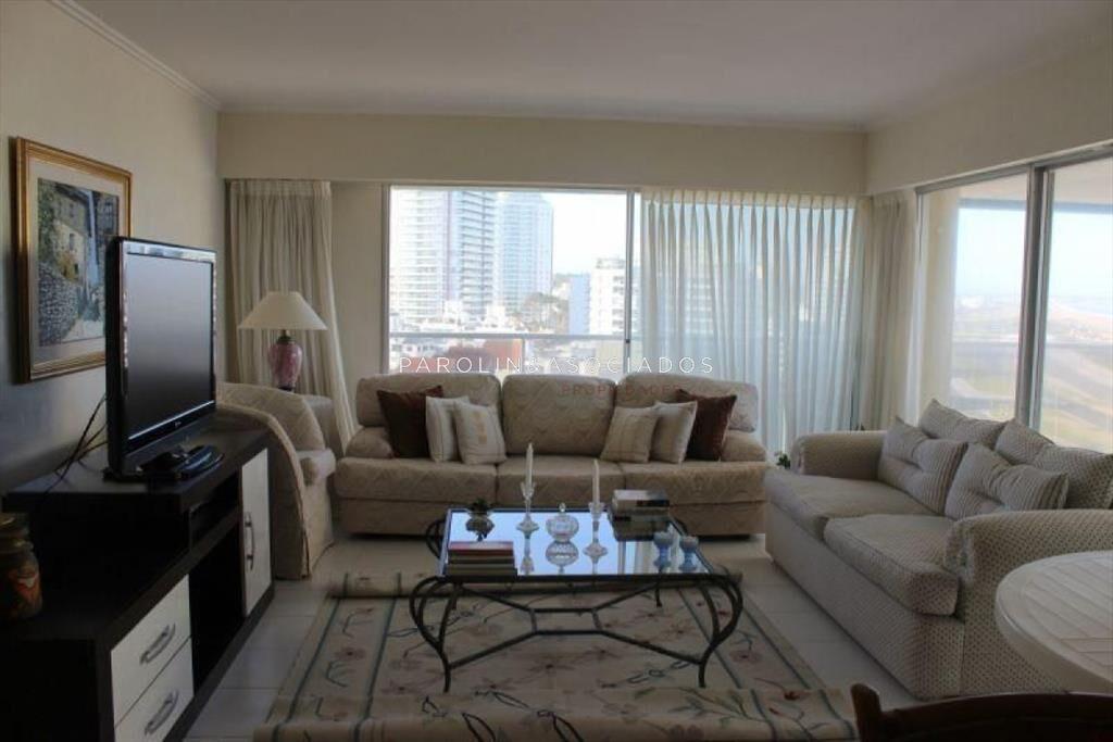 Apartamento en venta de 3 dormitorios en Ocean Tower, Punta
