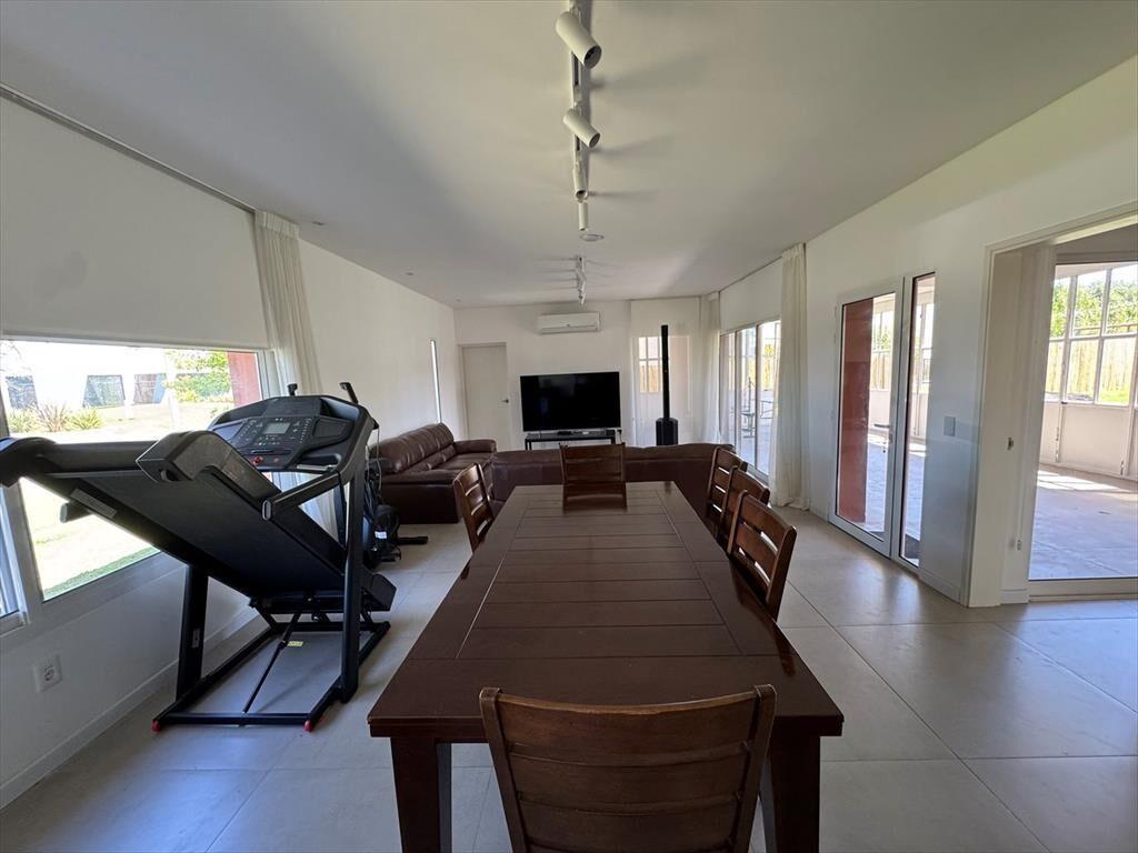 HERMOSA CASA 5 DOR. 4 BAÑOS. GGE. VIÑEDOS
