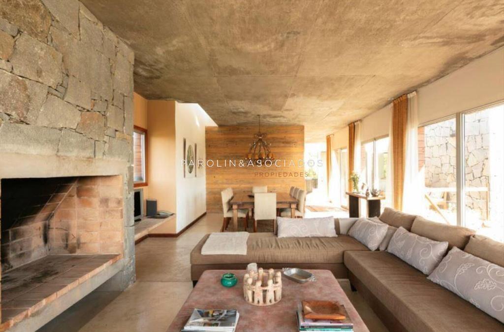 Casa en Venta de 4 Dormitorios en Village del