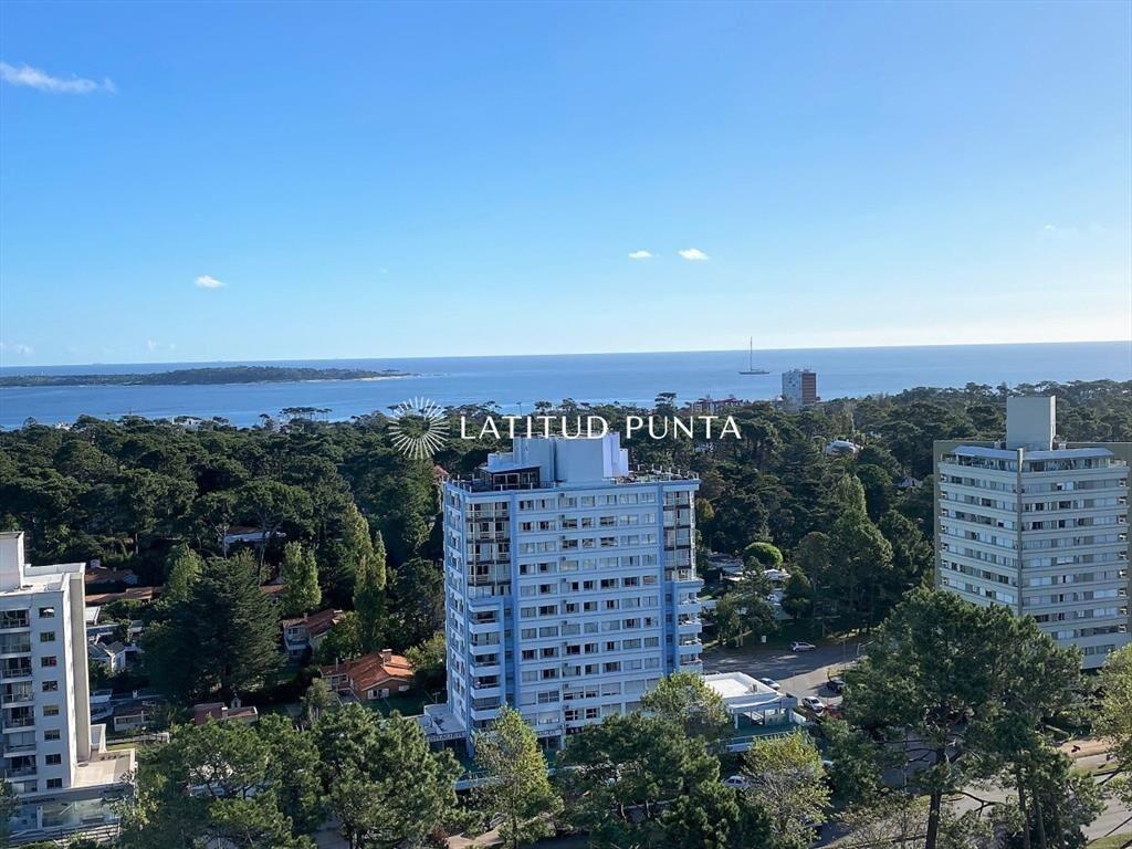 Apartamento en Roosevelt, piso alto de 3 más