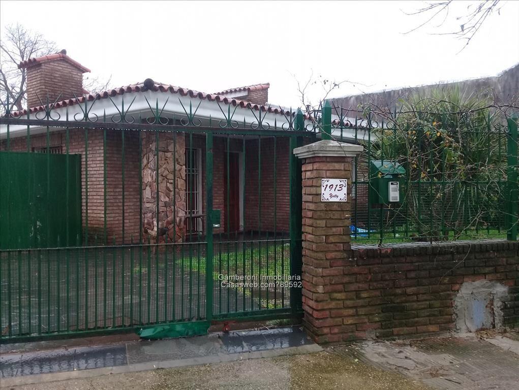 Excelente chalet en venta en Colón. Alquilado.