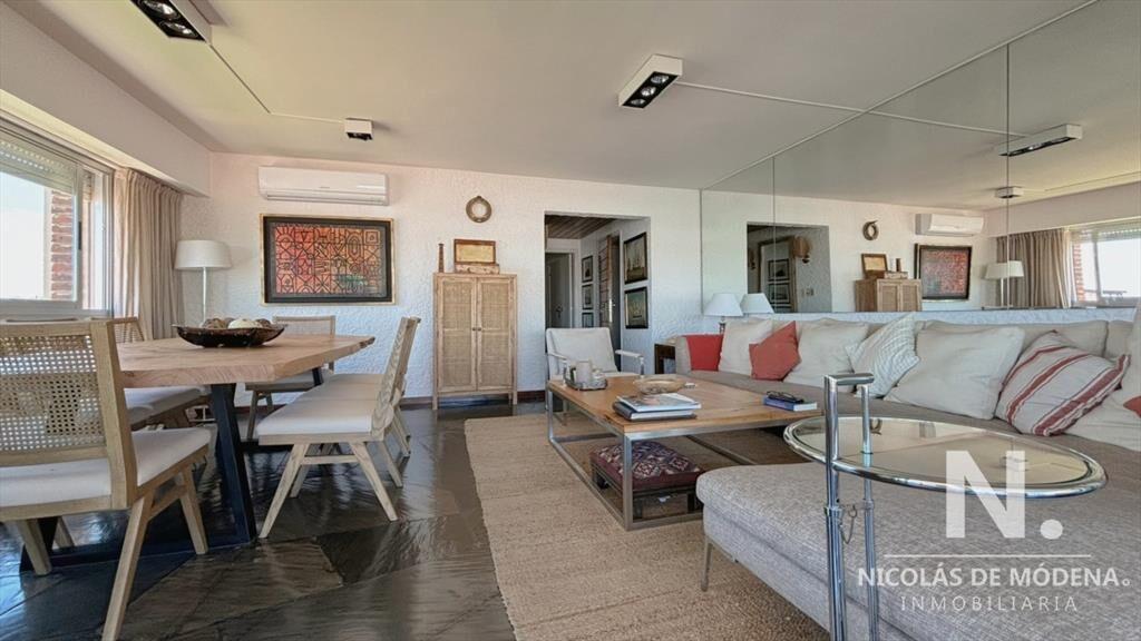 Departamento en venta esquinero con vista al mar