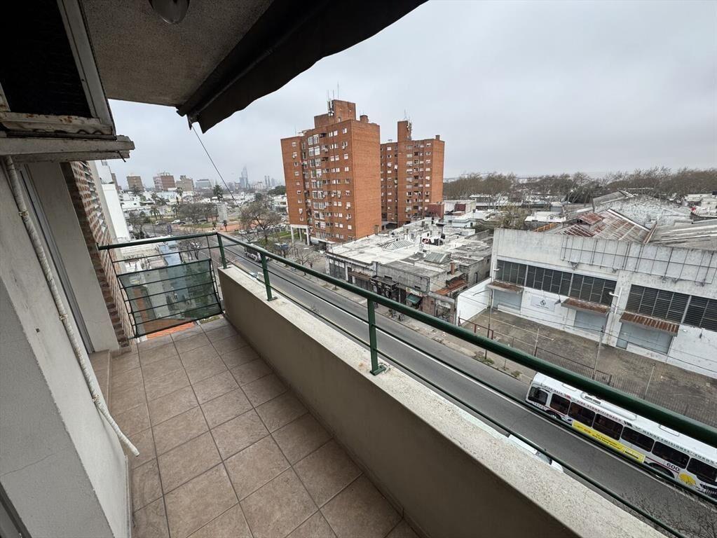 Al frente, piso alto, excelente vista.