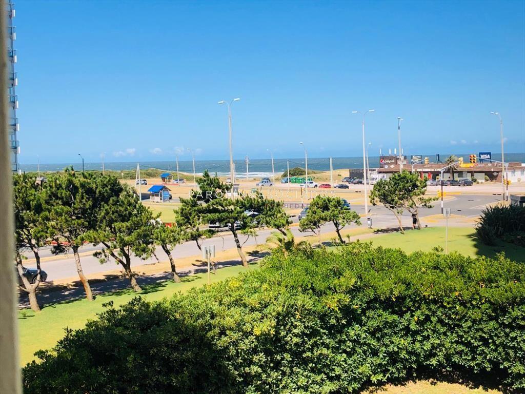 Apartamento en venta a pasos de Brava, Punta del Este.