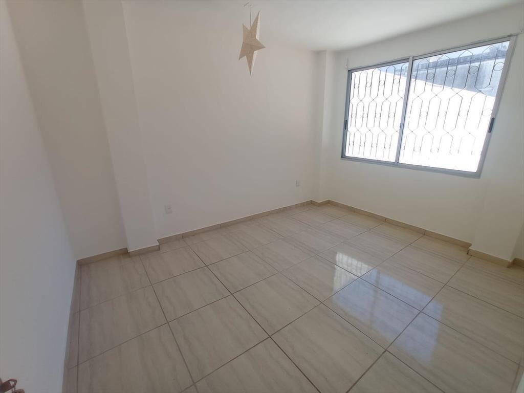 Imperdible local + 2 aptos en Rbla Chile 2 padrones 924 m2!