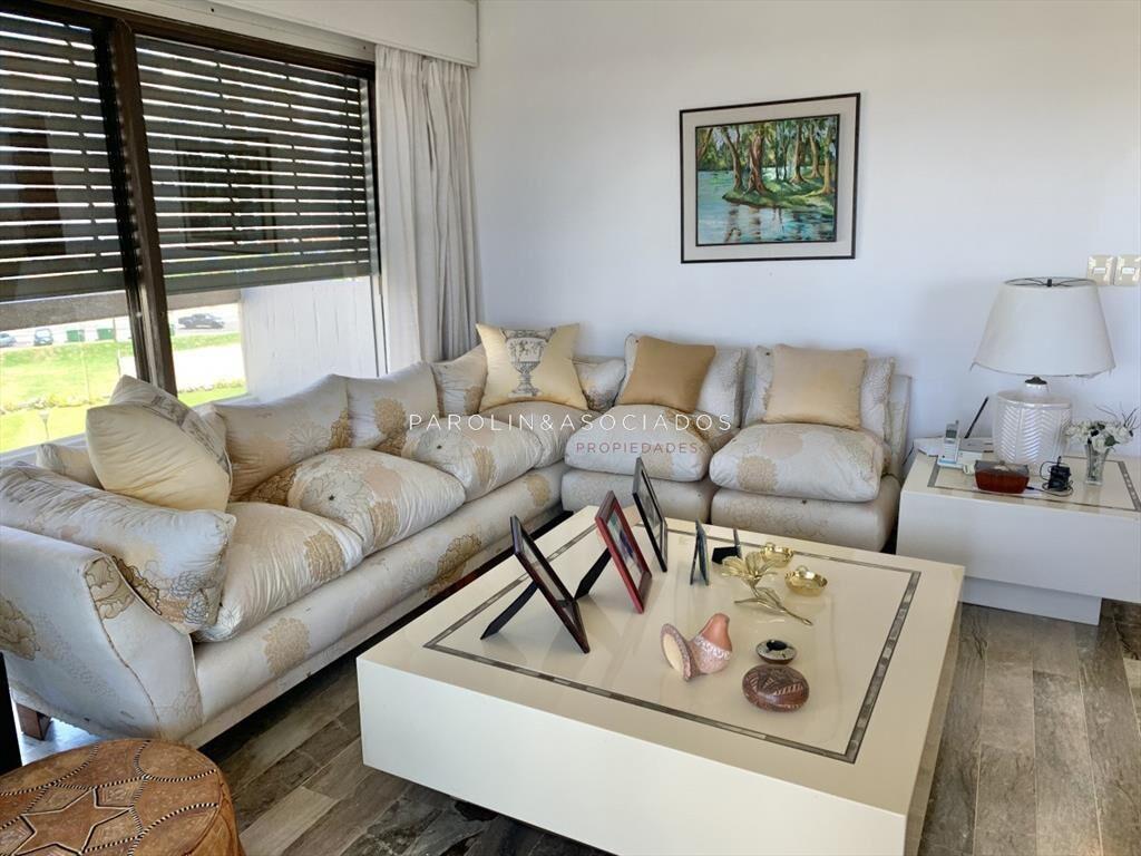 Apartamento en venta de 2 dormitorios en Parquemar Center B