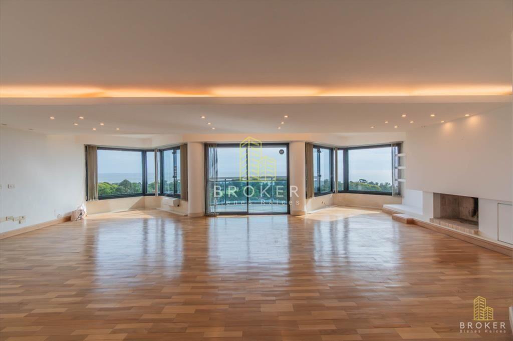 Penthouse de 4 dormitorios en Golf Punta Carretas